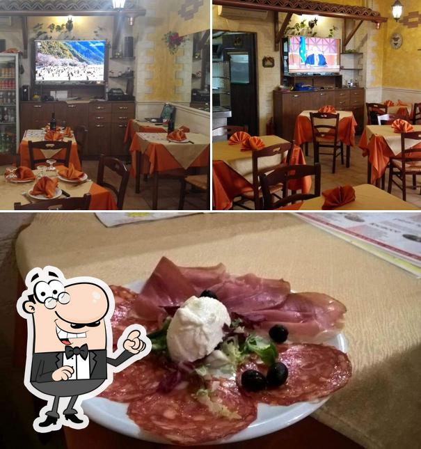 La immagine di interni e la carne da Pizzeria Alex