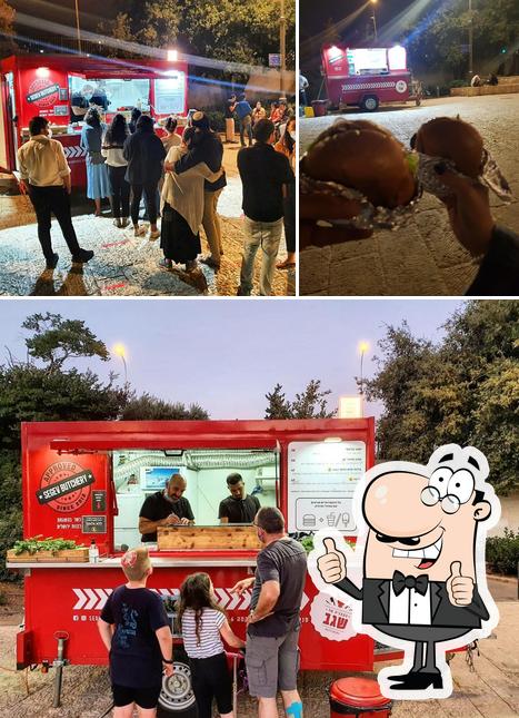 Voir la photo de Segev's Burgers truck