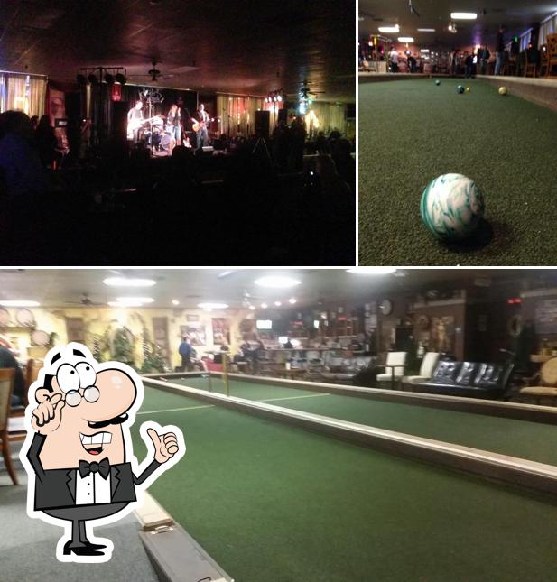Troy's Bocce Ball & Wine Bar, Hill Opiniones del restaurante