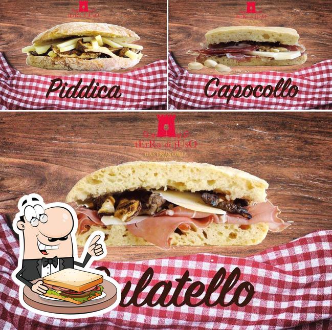 Ordina un panino a Terra di Juso Ristorante