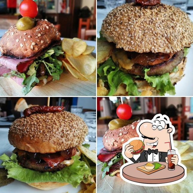 Prenditi un hamburger a La Vecchia Osteria Buscaglia Verbania