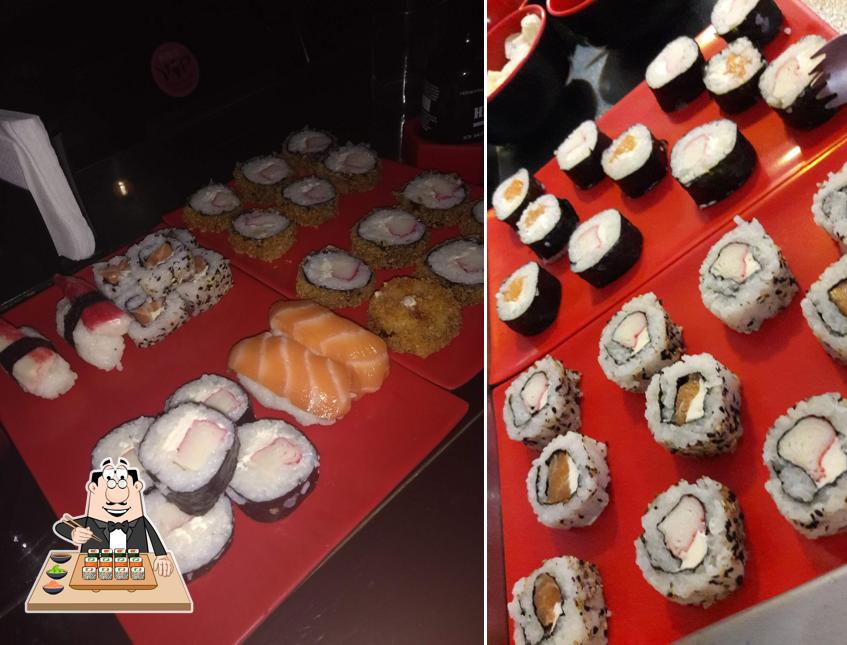 Rolos de sushi são disponibilizados no Vip Temakeria Restaurante