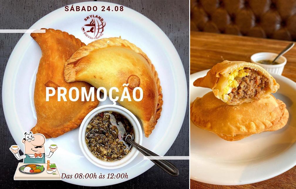 Samosas em Juan Bravo Empanaderia Cafeteria