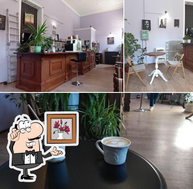 Découvrez l'intérieur de Chekhov coffee