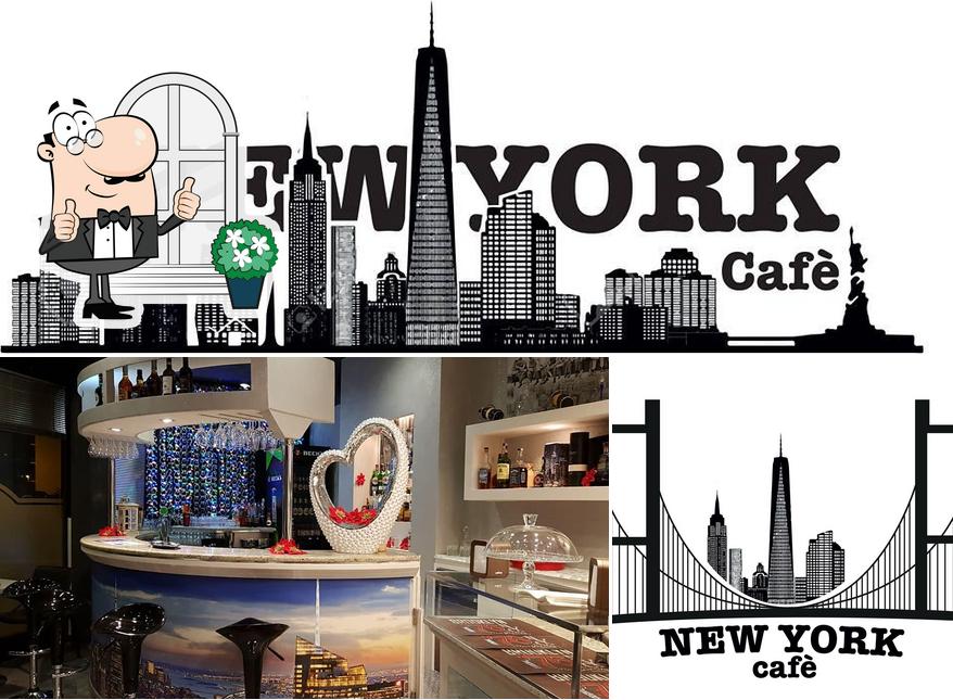 Questa è la immagine che raffigura la esterno e interni di New York Cafè