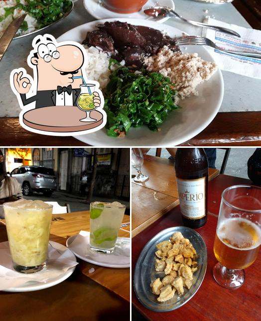 A imagem da bebida e comida no Bar e Restaurante Os Ximenes