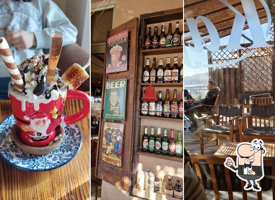 Siediti a un tavolo di Caffe bar Kaf