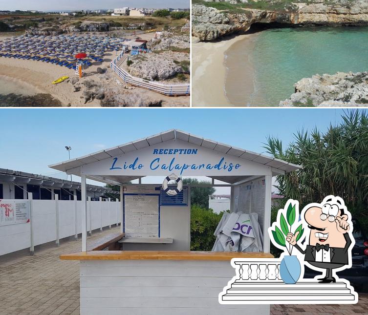 Puoi goderti l'aria fresca da seduto all'esterno di Lido Cala Paradiso