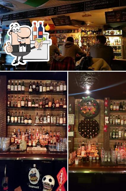 Morrissey's Irish Pub se distingue por su barra de bar y exterior