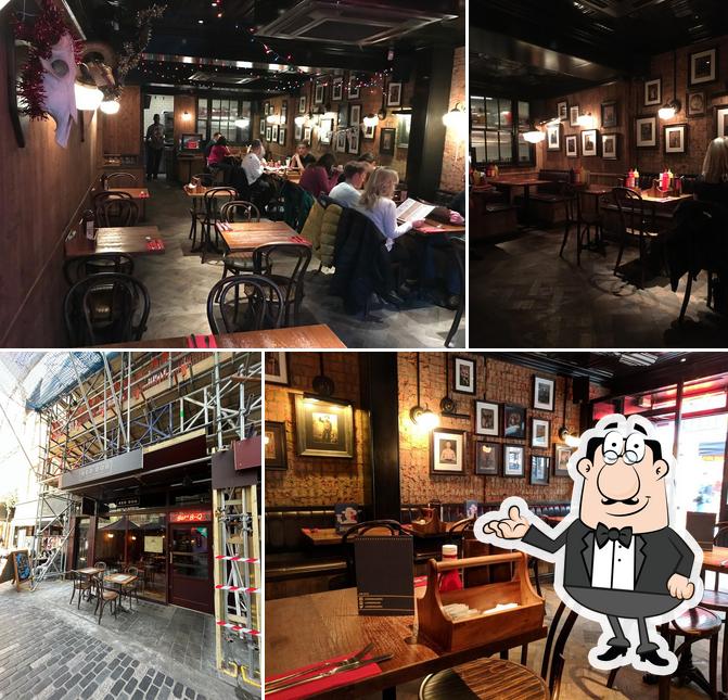 Red Dog Saloon Soho Restaurant, 20 Berwick St in London Restaurant