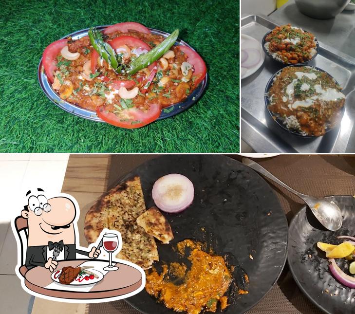 Get meat meals at Ambarsari Kulcha Land