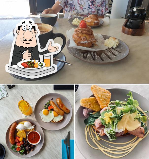 Pier Village Cafe in Urangan Restaurant reviews