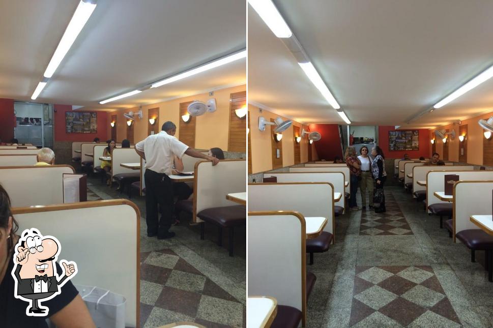 O interior do Tonis Sorveteria