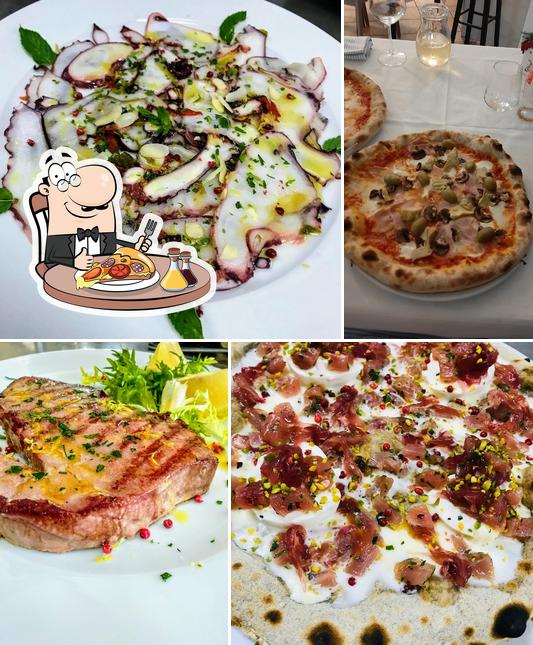 Pick pizza at Corallo Ristorante Pizzeria