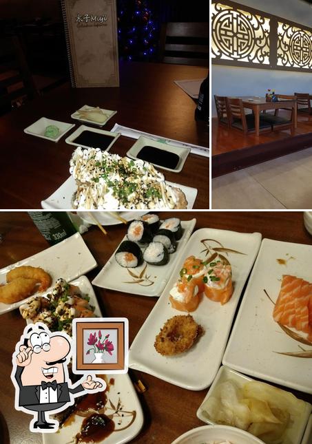 Entre diversos coisas, interior e comida podem ser encontrados a Muji Culinária Japonesa