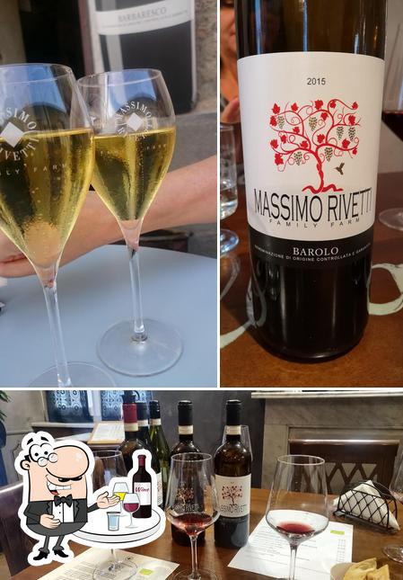 Porta San Rocco Neive - Wine shop cantina Massimo Rivetti serve alcolici