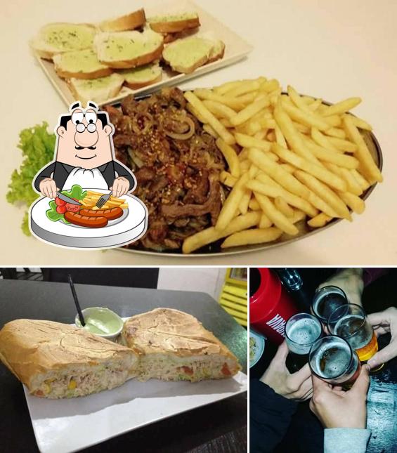 Entre diversos coisas, comida e bebida podem ser encontrados a Galera's Pizza