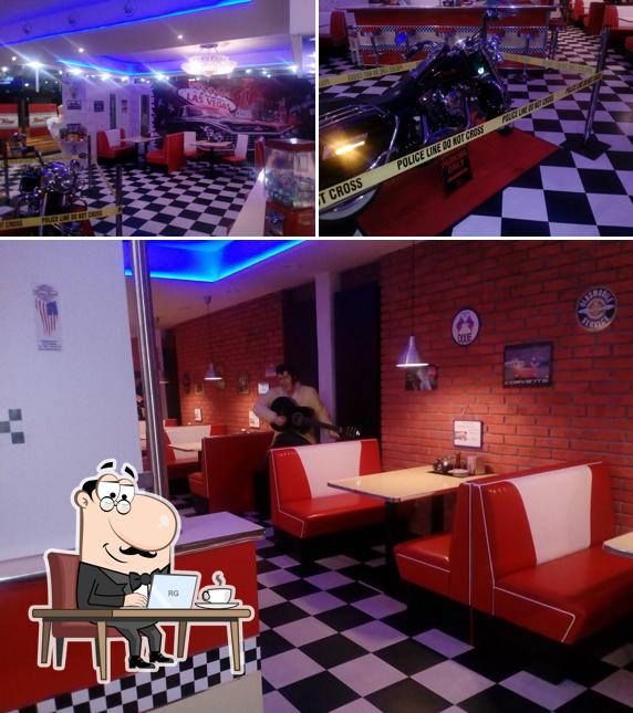 La photo de la intérieur et nourriture de RoadKing Diner’s