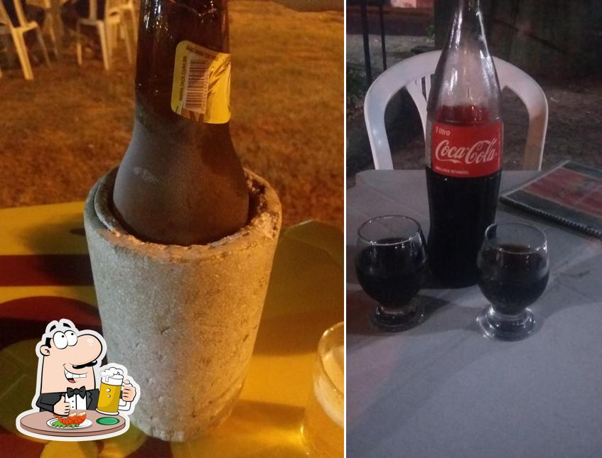 Desfute uma tulipa de cerveja leve ou escura