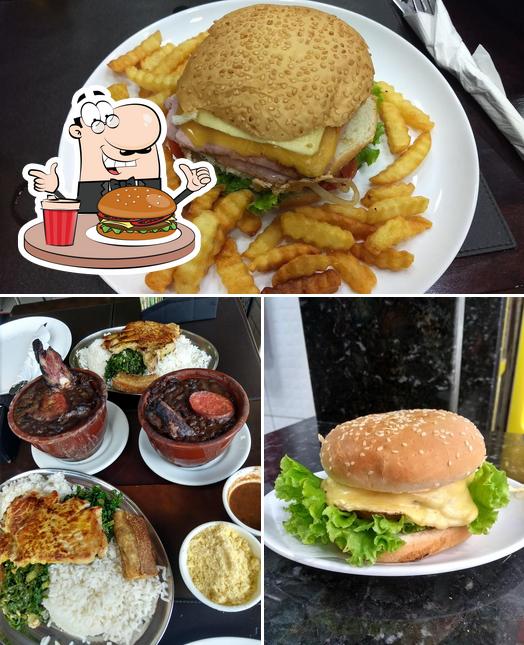 Peça um hambúrguer no Gama Bar - Pinheiros