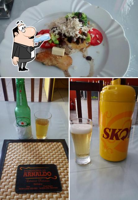 A bebida e comida do restaurante