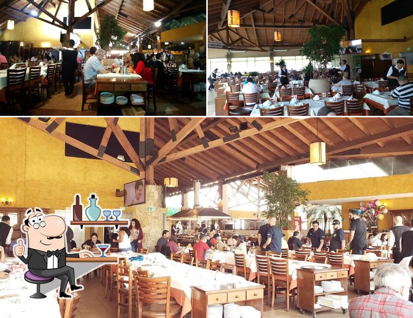 Veja imagens do interior do Gramado Grill Raposo