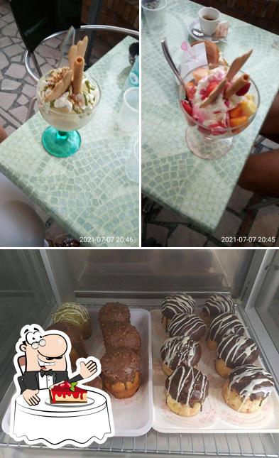 Ice Queen serviert eine Vielfalt von Süßspeisen