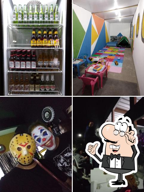 O interior do Skull Beer Bar