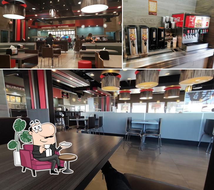 Carl's Jr. restaurant, Ciudad Juarez, Av. Paseo Triunfo de la República ...
