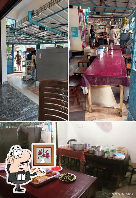 Check out how Juicy Cafe looks inside