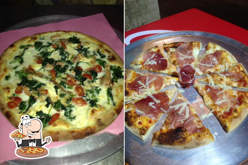 Prenditi una pizza a Ai Portici Pizzeria & Polleria Gambino