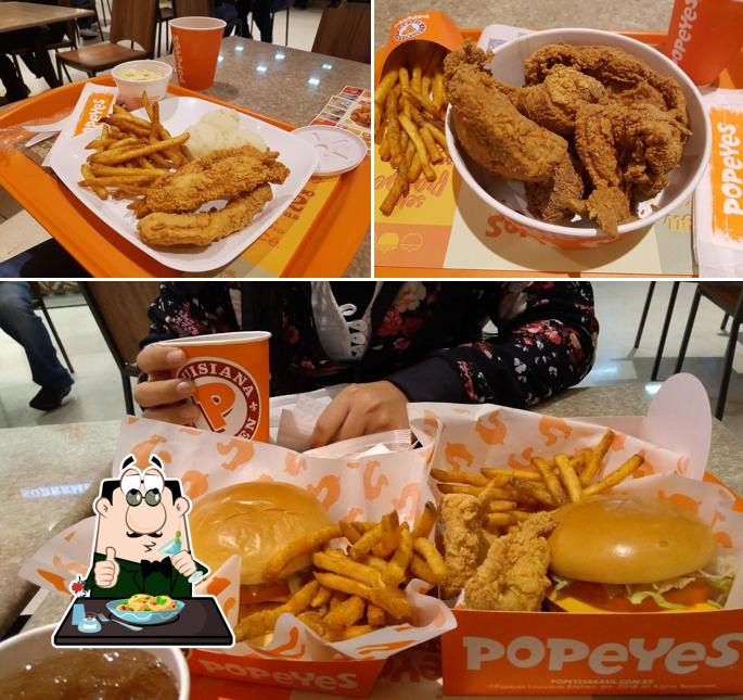 Peixe e fritas e hambúrguer em Popeyes Louisiana Kitchen
