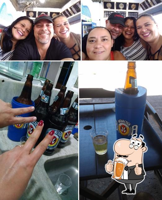 Peça um copo de cerveja leve ou escura