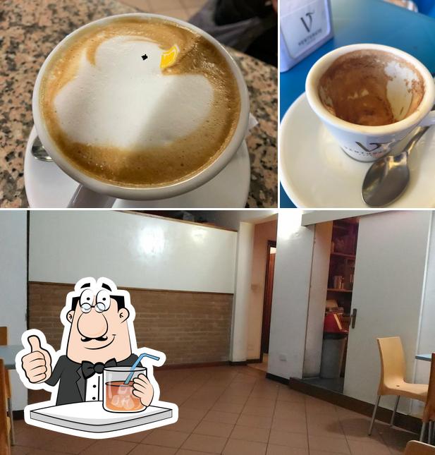 La immagine di bevanda e interni da Bar Caffetteria Del Pino