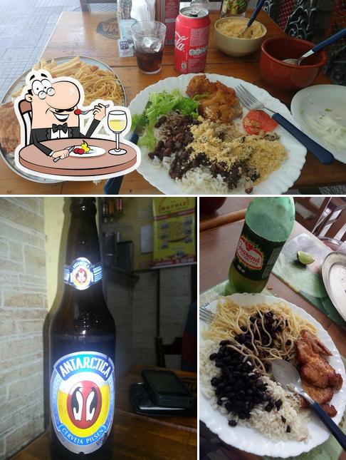 A imagem da comida e cerveja no Restaurante e Pizzaria da Matriz