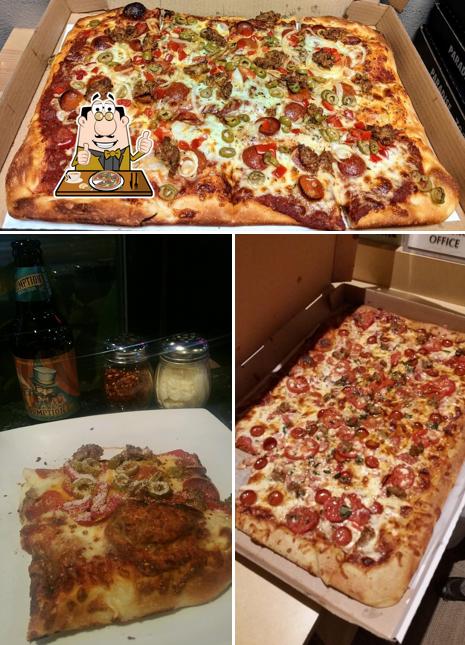 Naked City Pizza Paradise, 4608 Paradise Rd in Las Vegas - Restaurant
