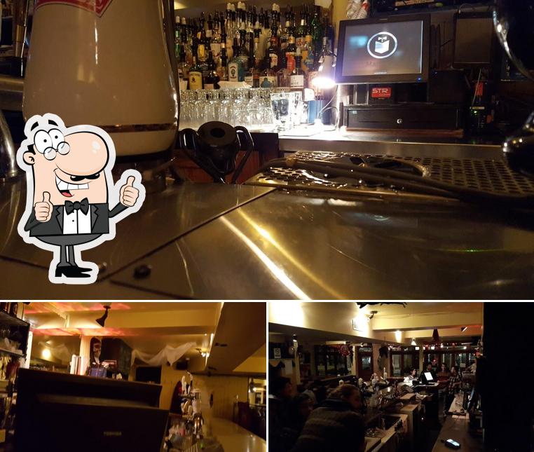 Regarder l'image de Taverne la Barricade