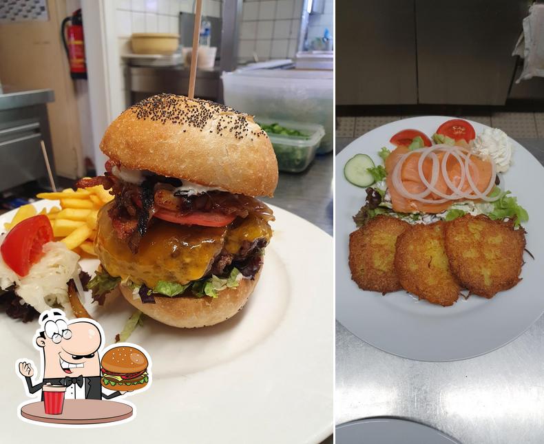 Order a burger at Neue Mohrsche Anlage