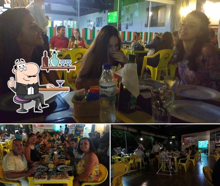 O interior do Pizzaria Dom Rodrigo
