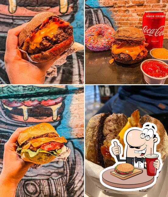 Delicie-se com um hambúrguer no Bravo Burger - Hamburgueria Delivery Saúde e Jabaquara