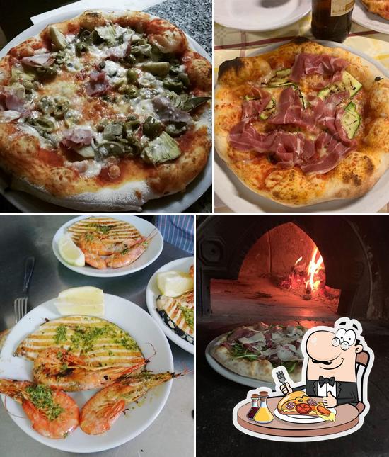 Prova una pizza a Trattoria Pizzeria La Quercia (2km da Tropea)