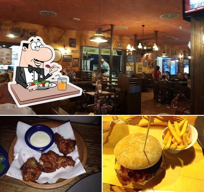 La foto di cibo e interni da Old Station Pub