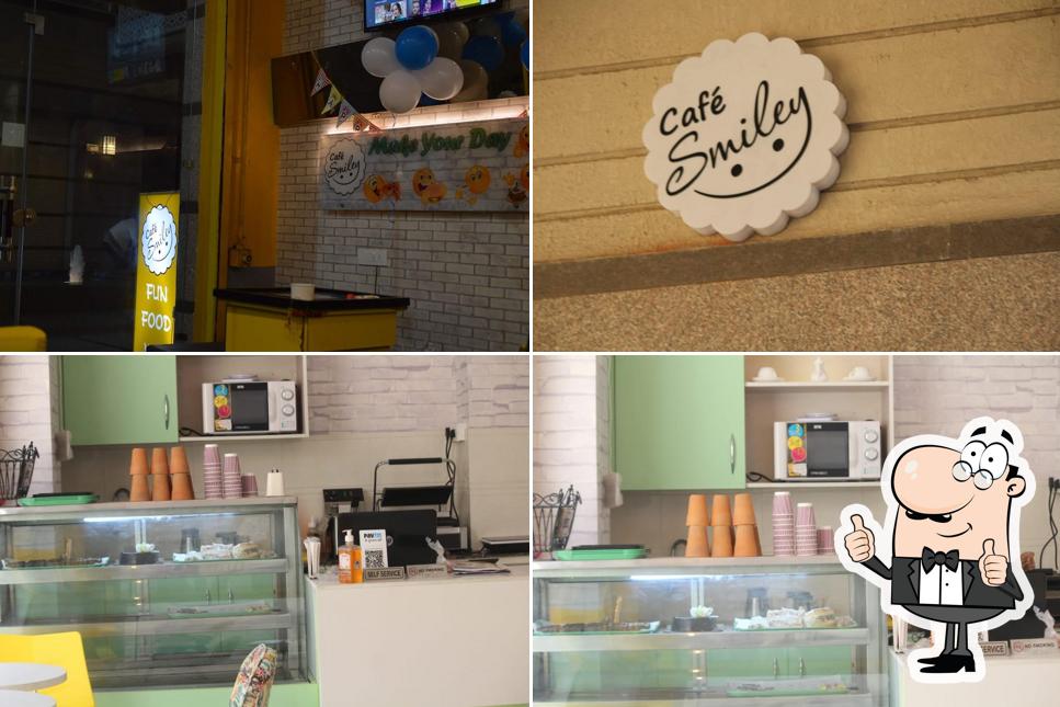 BrewBerry Smiley Cafe The Family Restaurant Best cafe and Restaurant