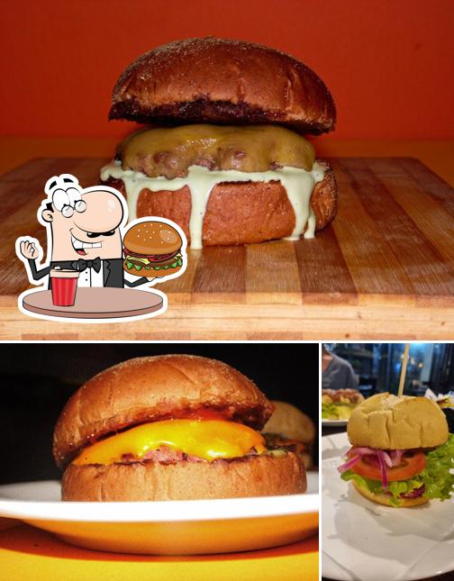Delicie-se com um hambúrguer no Bombora Gastrobar
