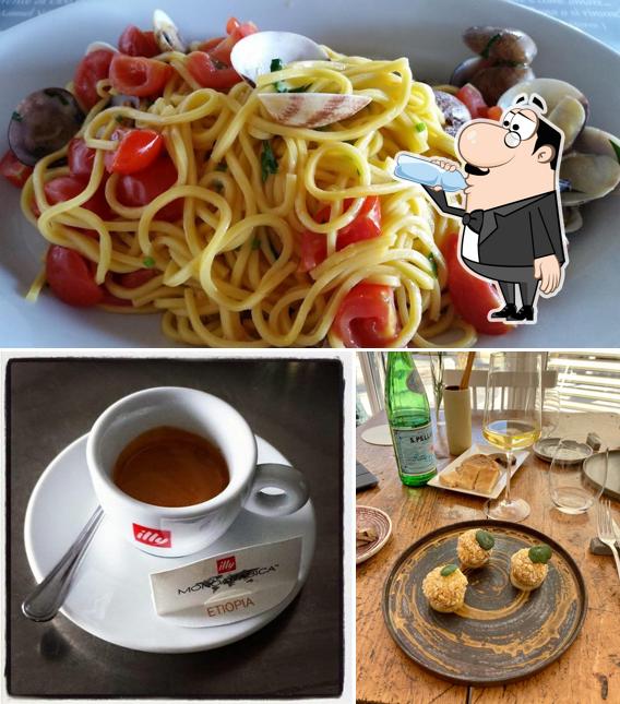 Entre los distintos productos que hay en Mediterraneo Pasta Pizza e Pomodoro también tienes bebida y comida