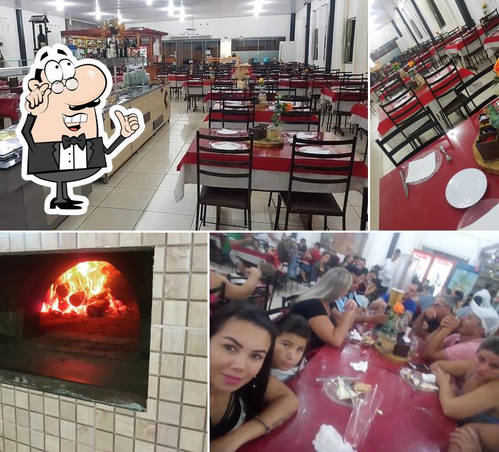 O interior do Italianíssima Churrascaria e Pizzaria