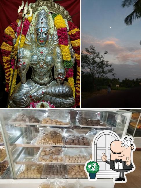Among different things one can find exterior and food at Senthil Bakery