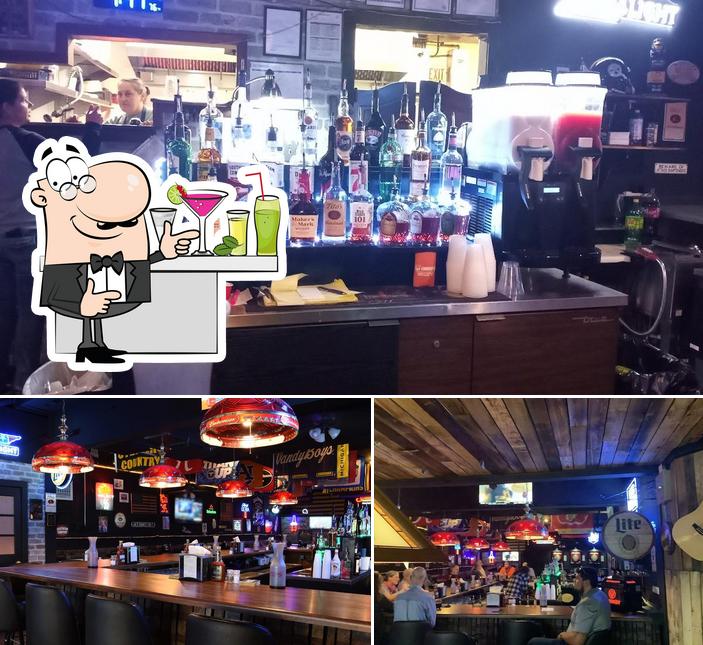 Mickey's Garage Bar & Grill in Fayetteville Restaurant reviews