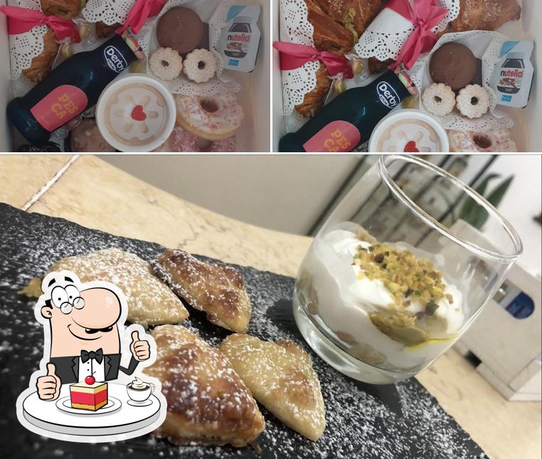 L'Habituel cafè propone un'ampia selezione di dolci