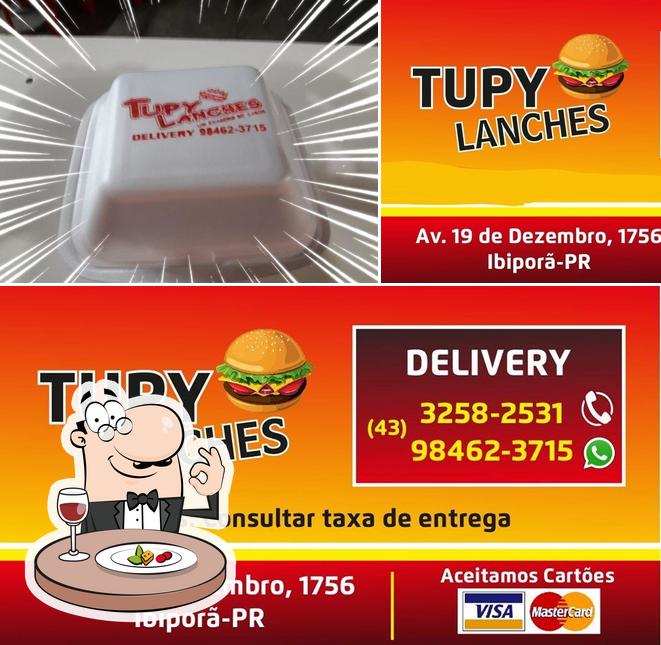 O tupy lanches se destaca pelo comida e bebida